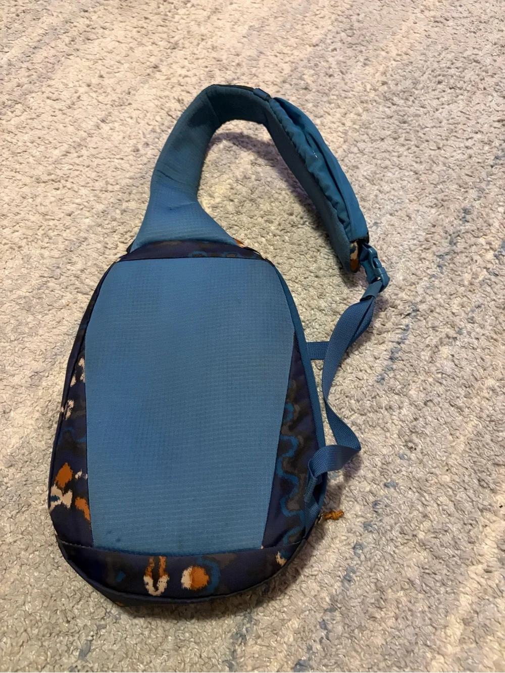 Patagonia Atom Sling 8L Bag Crossbody Backpack Blue Ikat Geo Print Hiking Travel